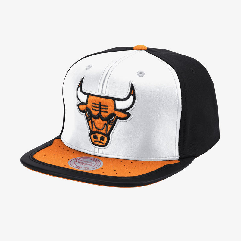 Mitchell & Ness Chicago Bulls White Day One Snapback Hat