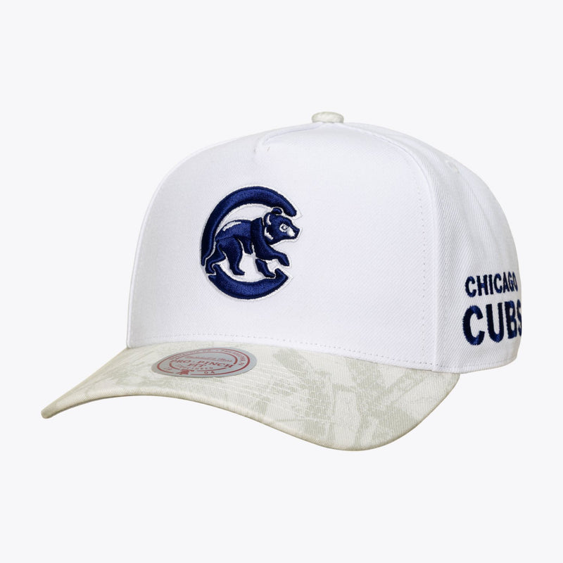 Mitchell & Ness Chicago Cubs White Ghosted Pro Pinch Snapback Hat