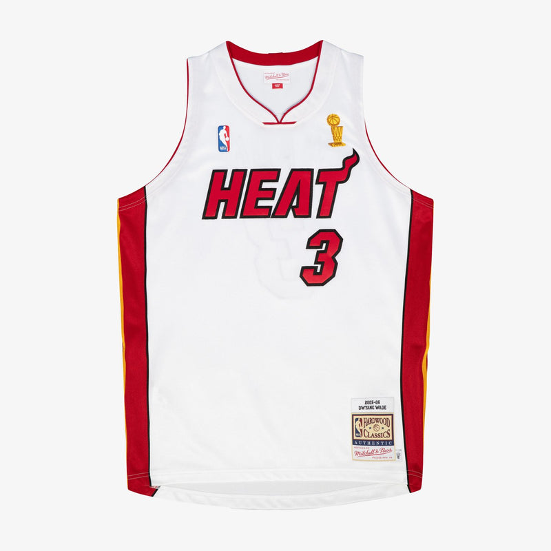 Mitchell & Ness Dwyane Wade Miami Heat 2005-06 White Authentic Jersey