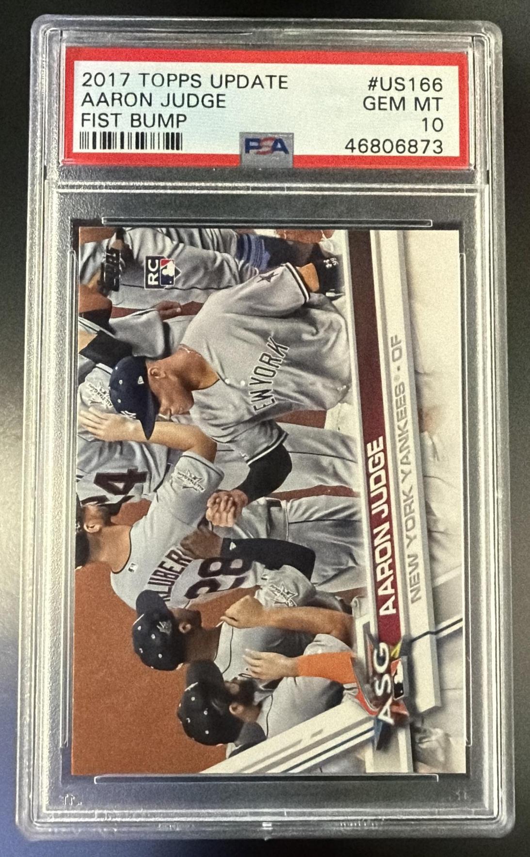 2017 Topps Update Horizontal Fist Bump Variation Aaron Judge #US166B PSA 10