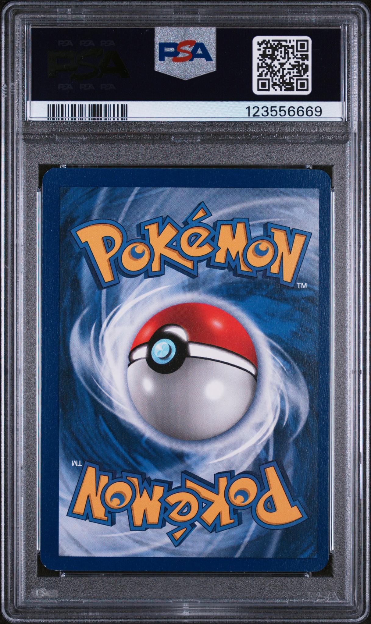 1999 Pokémon Fossil Dragonite #4/62 Holo PSA 8