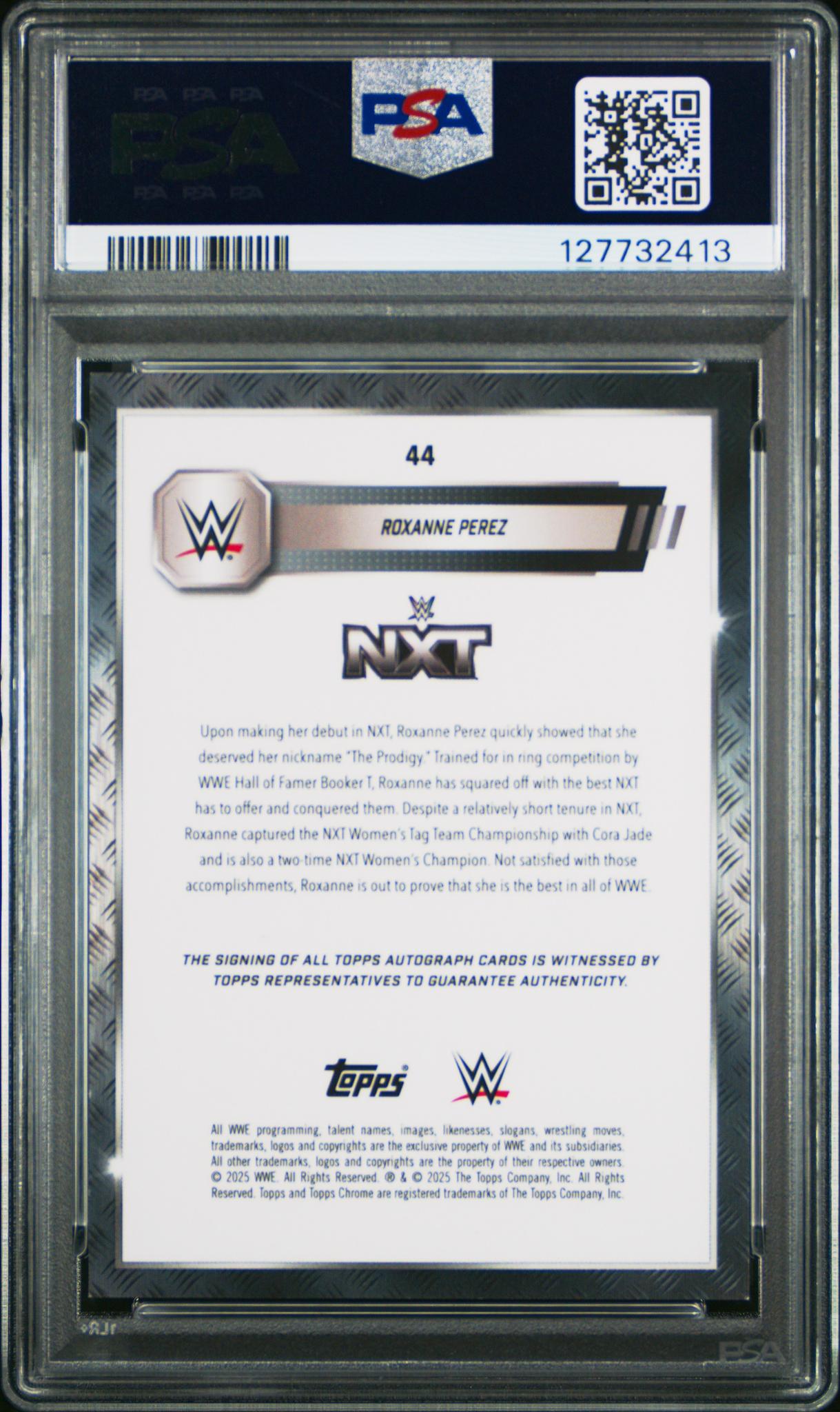 ロマンレインズ　サイン&レリックカード　44/50 TOPPS WWE 2025 Topps Chrome WWE Autograph-Gold Refractor Roxanne Perez #44