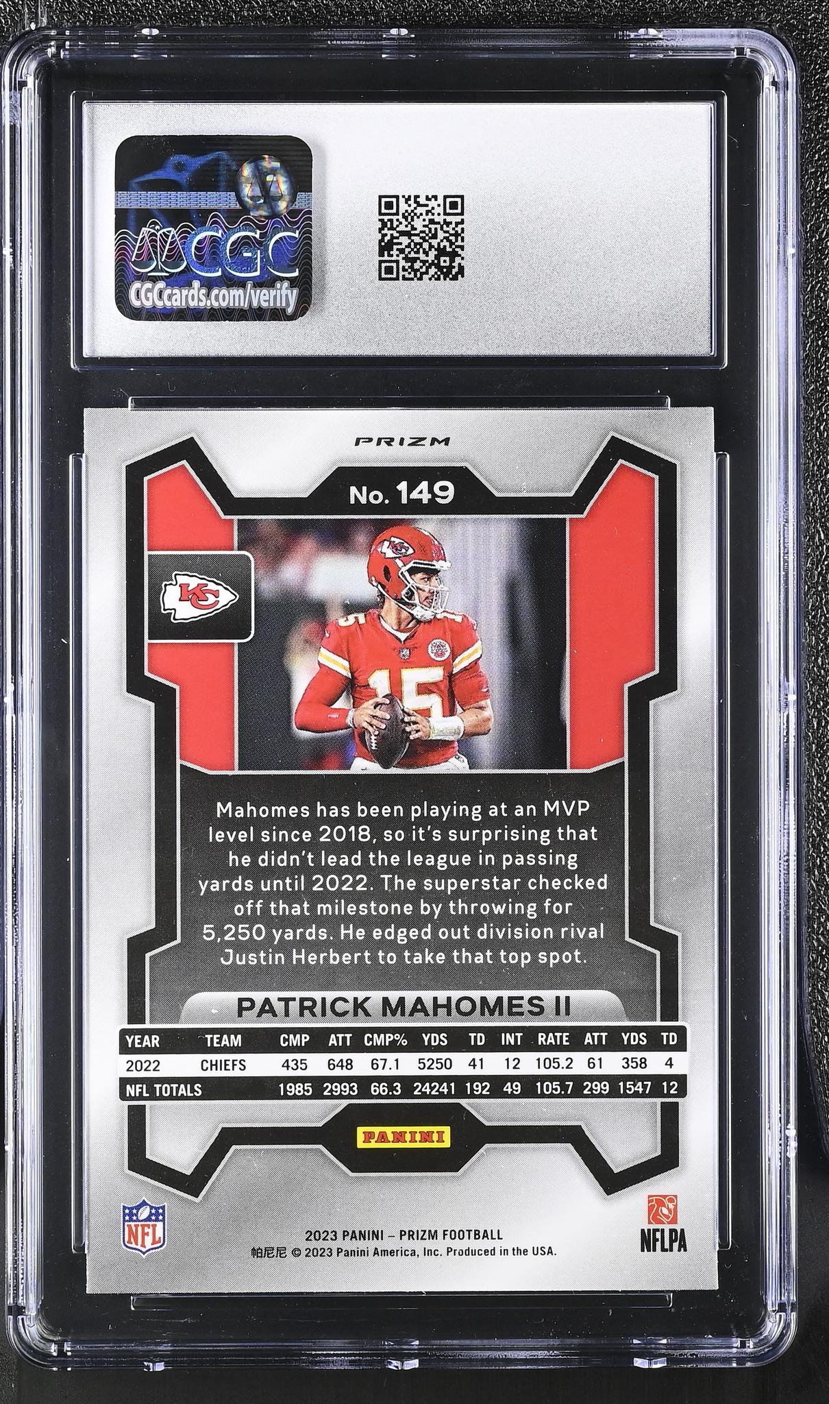 2023 Prizm #149 Patrick Mahomes II Green Wave CGC 9
