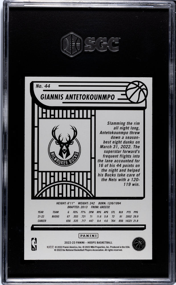 2022-23 Panini Hoops Giannis Antetokounmpo #44 SGC 9.5