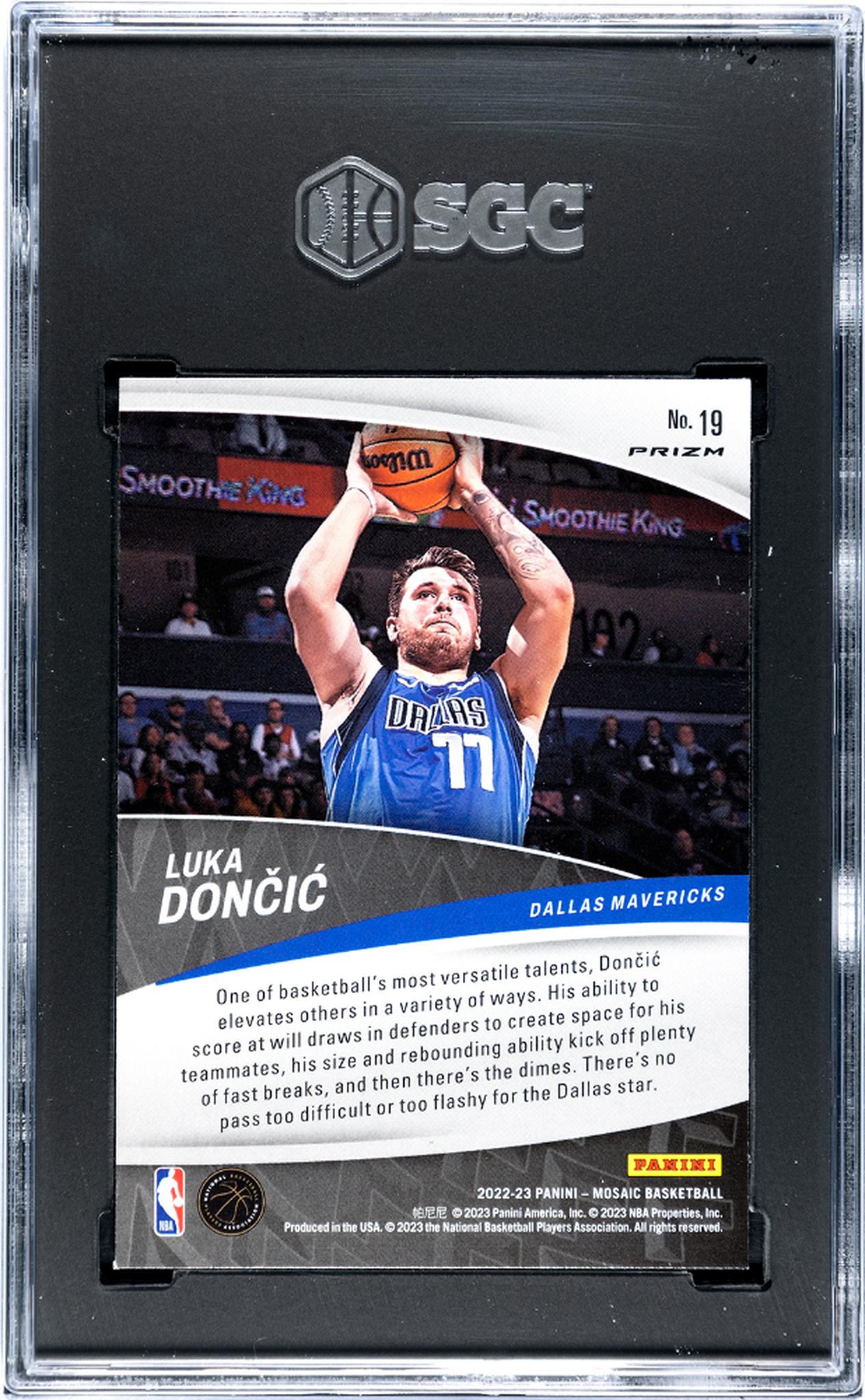 2022-23 Panini Mosaic #19 Luka Doncic Elevate Green Prizm SGC 10
