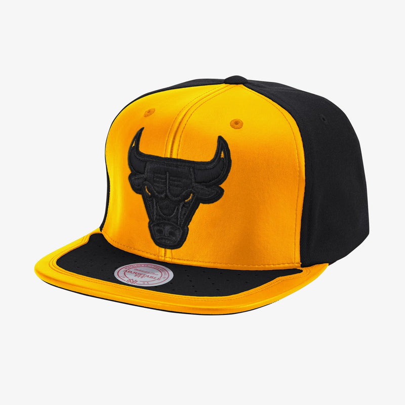 Mitchell & Ness Gold/Black Chicago Bulls Day One Snapback Hat