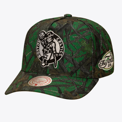 Mitchell & Ness Boston Celtics Kelly Green Quiet Blaze Pro Pinch Snapback Hat