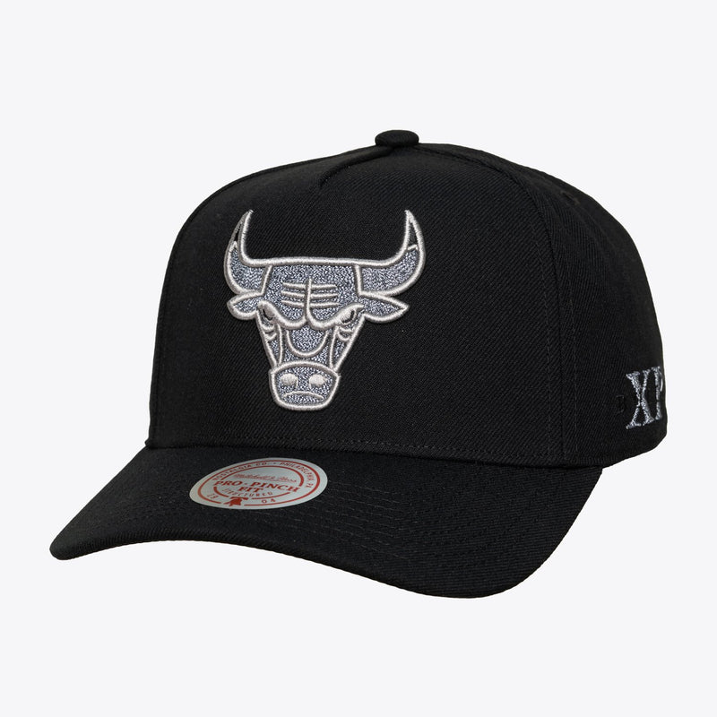 Mitchell & Ness Chicago Bulls Black Core XI Pro Pinch Snapback Hat