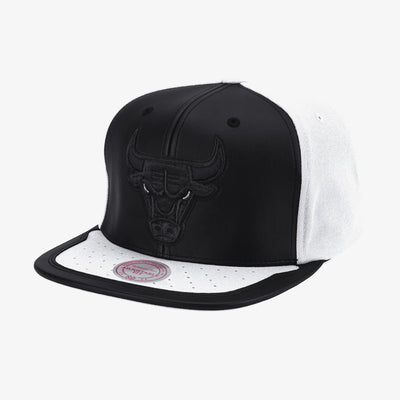 Mitchell & Ness Chicago Bulls Black Day One Snapback Hat
