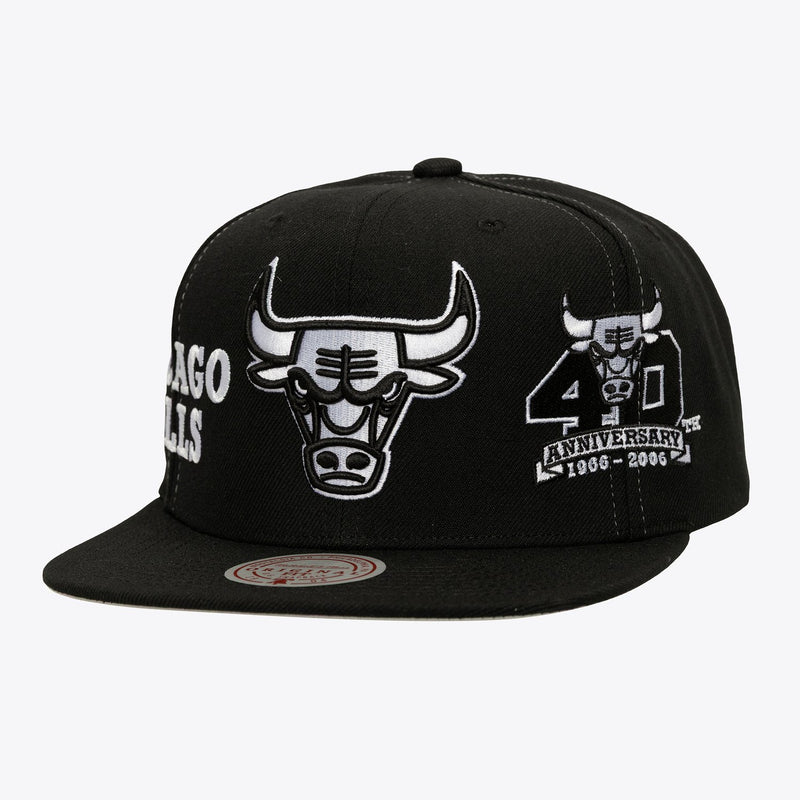 Mitchell & Ness Chicago Bulls Black Trifecta Snapback Hat