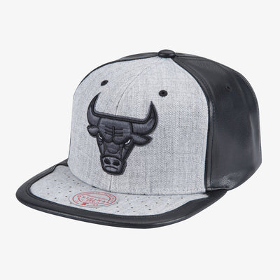 Mitchell & Ness Chicago Bulls Gray Day One Snapback Hat