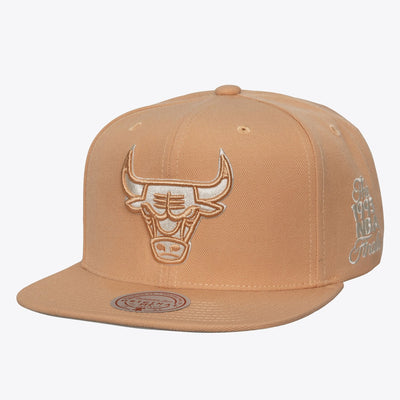 Mitchell & Ness Chicago Bulls Tan Chalk Dust Snapback Hat