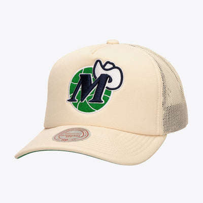 Mitchell & Ness Dallas Mavericks Cream Hardwood Classics Evergreen Trucker Adjustable Hat