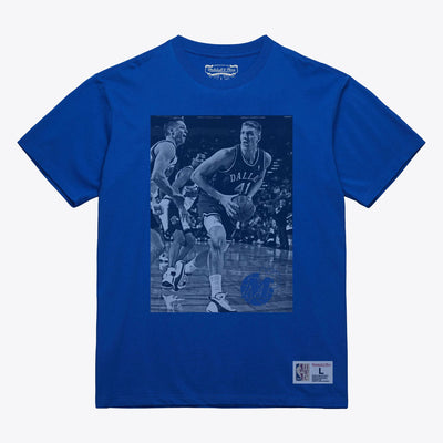 Mitchell & Ness Dirk Nowitzki Dallas Mavericks Blue Hardwood Classics Downtown Vintage T-Shirt