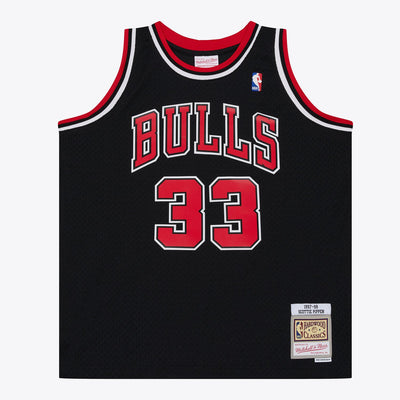 Mitchell & Ness Scottie Pippen Chicago Bulls 1997-98 Black Swingman Player Jersey