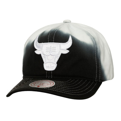 Chicago Bulls Mitchell & Ness Dip Dye Pro Crown Adjustable Hat - Black/White