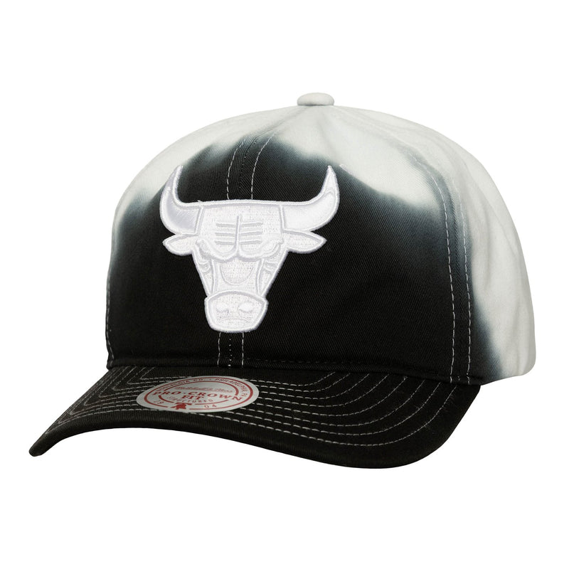 Chicago Bulls Mitchell & Ness Dip Dye Pro Crown Adjustable Hat - Black/White