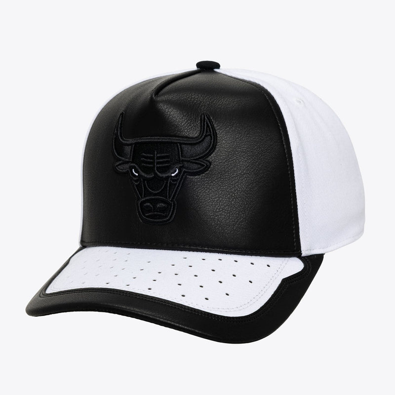 Mitchell & Ness Chicago Bulls Black/White Day One Pro Pinch Snapback Hat