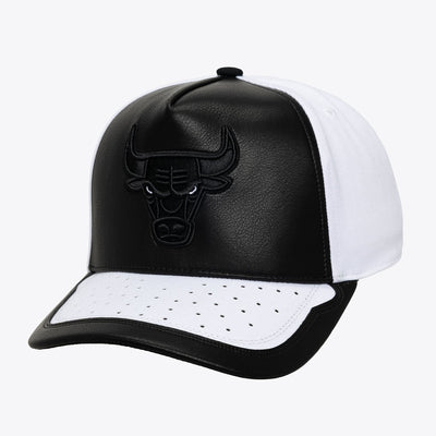 Mitchell & Ness Chicago Bulls Black/White Day One Pro Pinch Snapback Hat